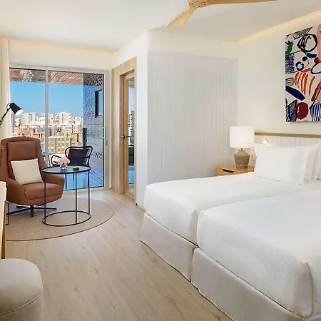 H10 Croma Malaga ホテル