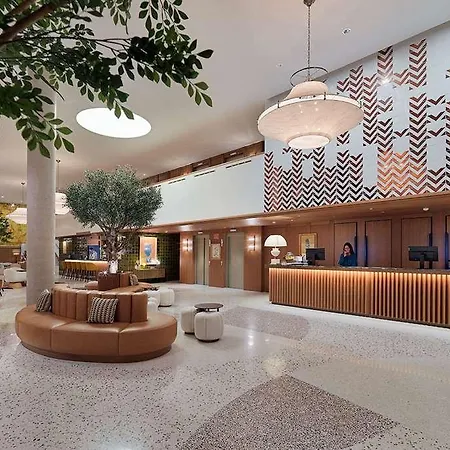 H10 Croma Malaga エステポナ